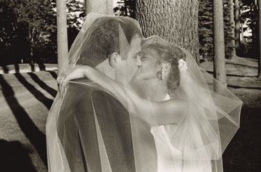 wedding kiss bride groom veil