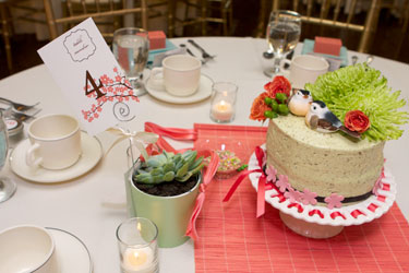 wedding table setting with centerpiece